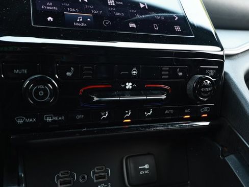 Used 2024 Jeep Grand Cherokee Altitude AWD/4WD image 19