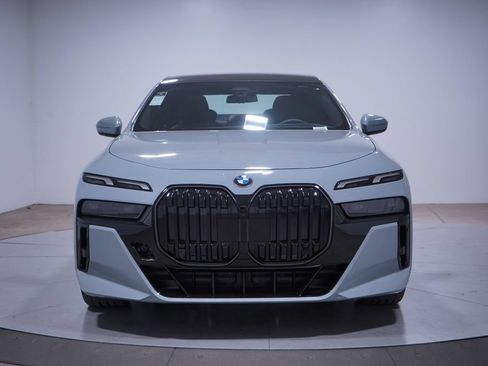 Used 2026 BMW 740i w/ Premium Package RWD image 3