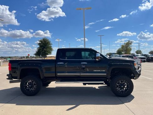 Used 2017 GMC Sierra 2500 Denali w/ Duramax Plus Package AWD/4WD image 6
