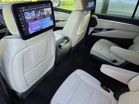 Used 2025 Cadillac Escalade Sport w/ Touring Package AWD/4WD image 15
