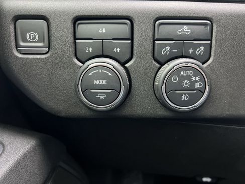 Certified 2024 Chevrolet Silverado 3500 LT w/ Convenience Package image 18