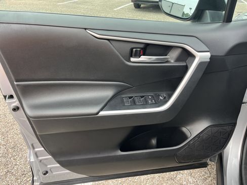 Used 2022 Toyota RAV4 XLE image 6