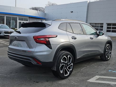 Used 2025 Chevrolet Trax RS w/ Driver Confidence Package image 6