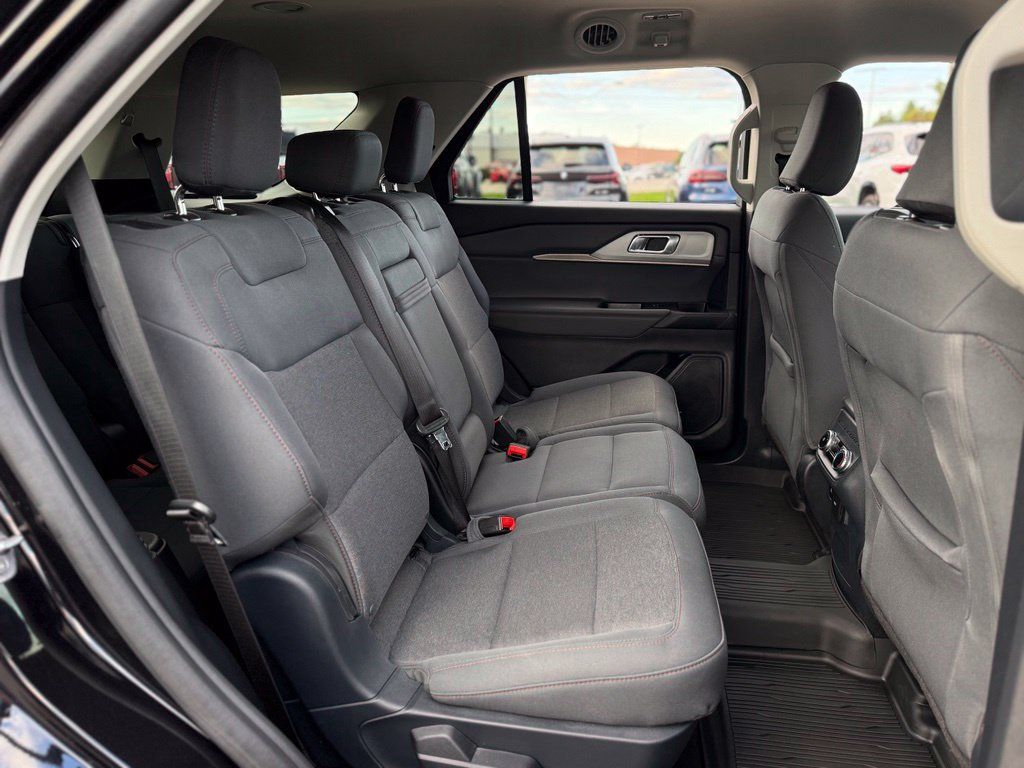 Certified 2025 Ford Explorer Active AWD/4WD image 18