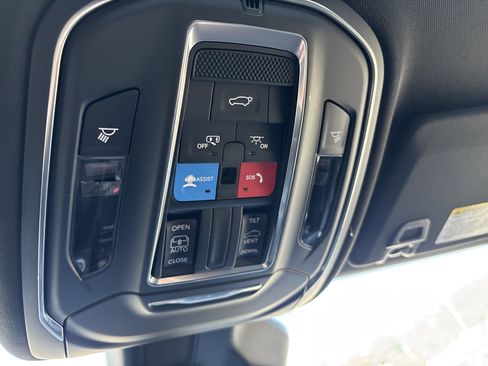 New 2025 Jeep Grand Cherokee Laredo X w/ Luxury Tech Group I image 30