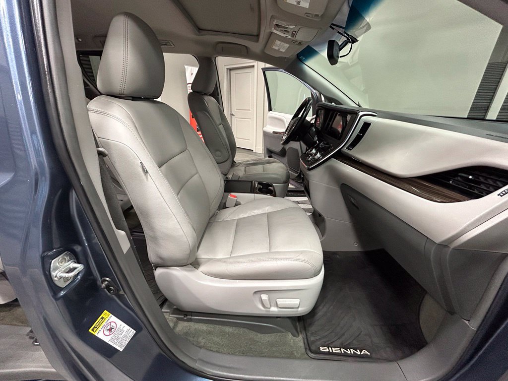 Used 2015 Toyota Sienna XLE FWD image 44