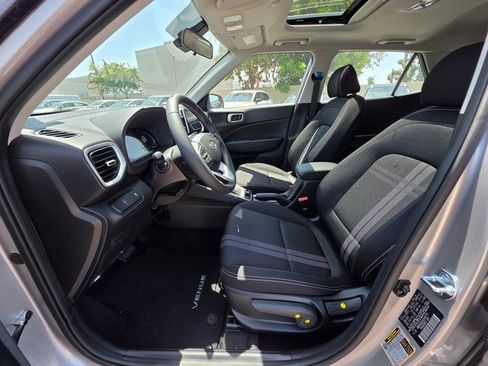 New 2025 Hyundai Venue SEL image 15