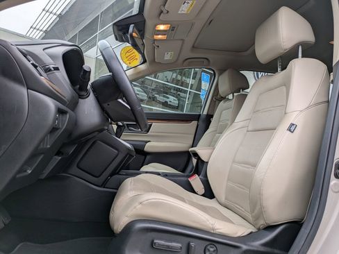 Used 2019 Honda CR-V Touring image 2