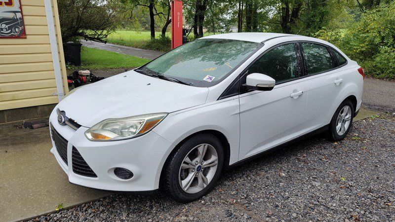 Used 2014 Ford Focus SE w/ SE Winter Package FWD image 2