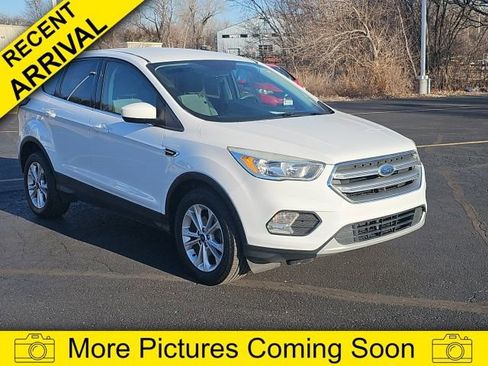 Used 2017 Ford Escape SE image 1
