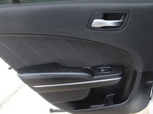 Used 2016 Dodge Charger SXT image 9