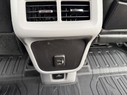 Used 2022 GMC Terrain SLT w/ Infotainment Package II image 34