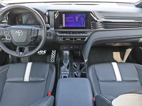 Used 2025 Toyota Camry SE FWD image 2