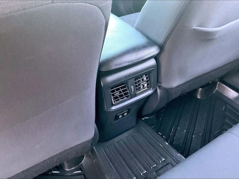 Used 2021 Toyota RAV4 XLE w/ Convenience Package image 10