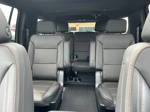 Used 2023 Chevrolet Suburban High Country AWD/4WD image 33
