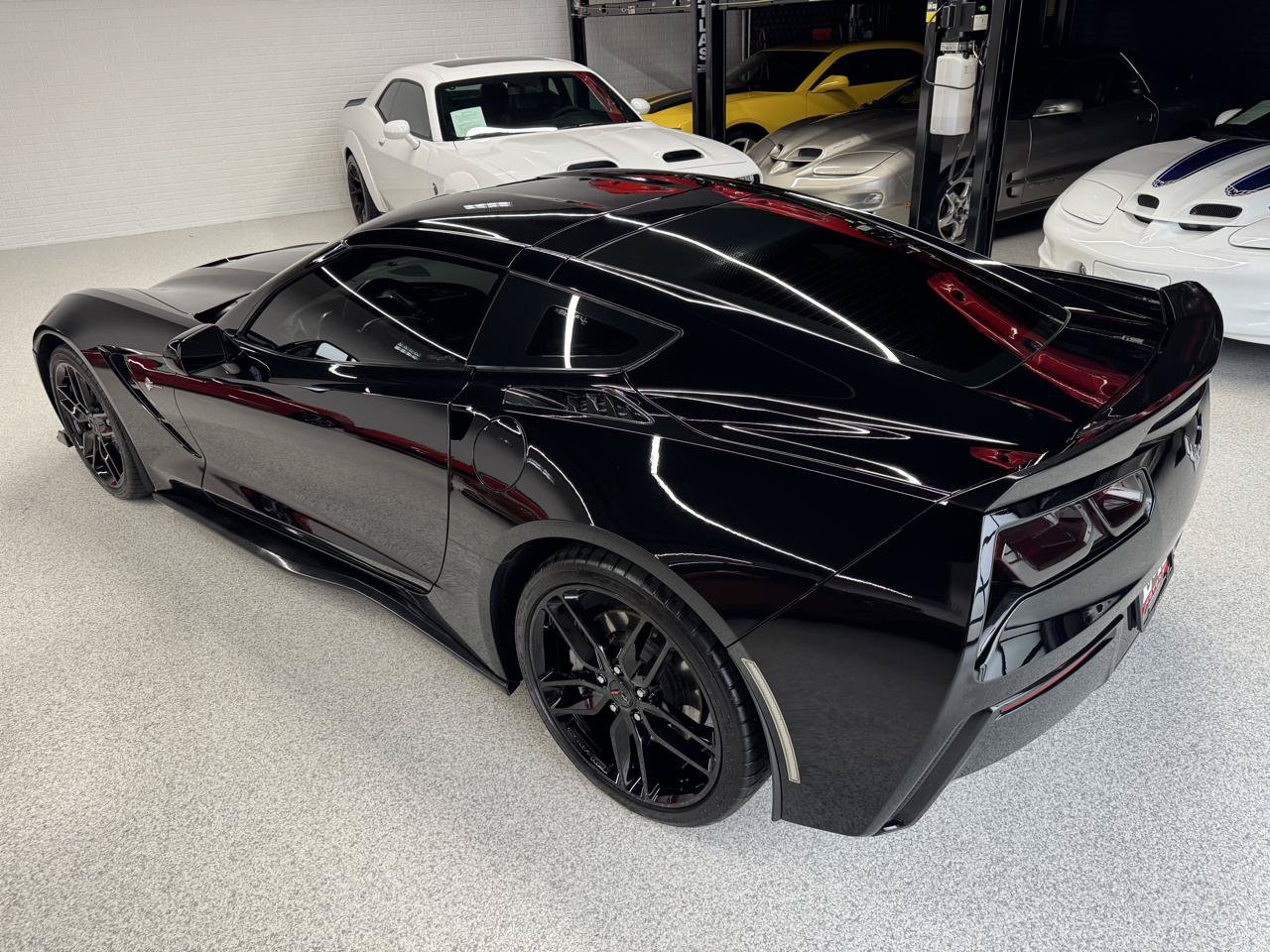 Used 2019 Chevrolet Corvette Stingray Coupe w/ 1LT RWD image 10