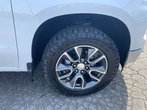 Used 2022 Chevrolet Silverado 1500 LT AWD/4WD image 41