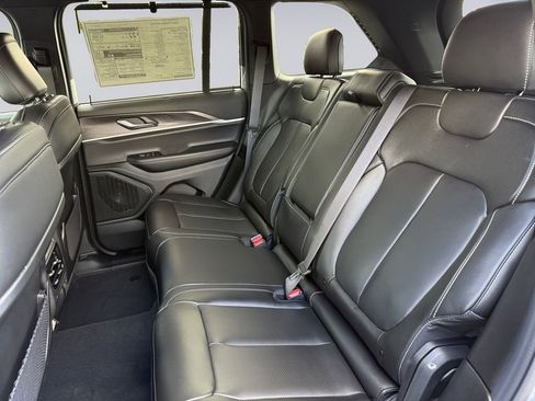 New 2025 Jeep Grand Cherokee Limited w/ Luxury Tech Group II image 17