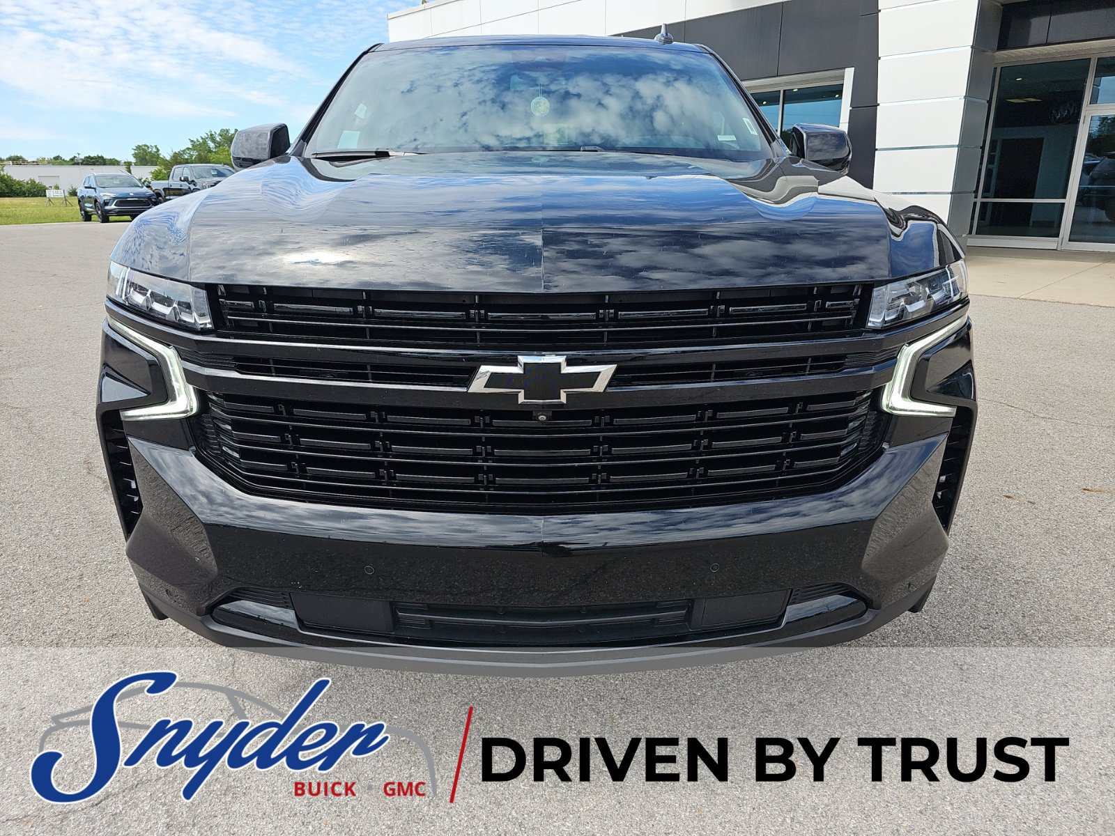 Used 2024 Chevrolet Tahoe RST w/ Luxury Package AWD/4WD image 2