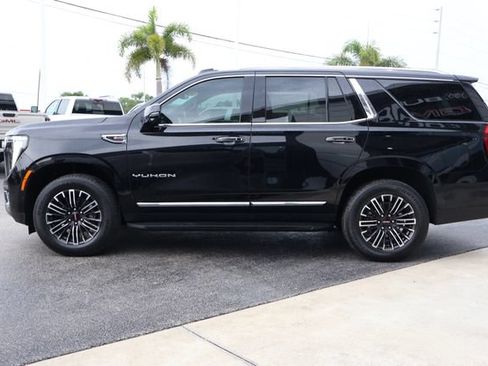 Used 2025 GMC Yukon Elevation AWD/4WD image 5