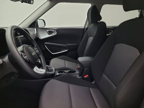 Used 2025 Kia Soul LX FWD image 17