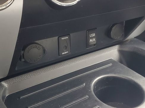 Used 2019 Toyota Tundra 4x4 CrewMax image 26