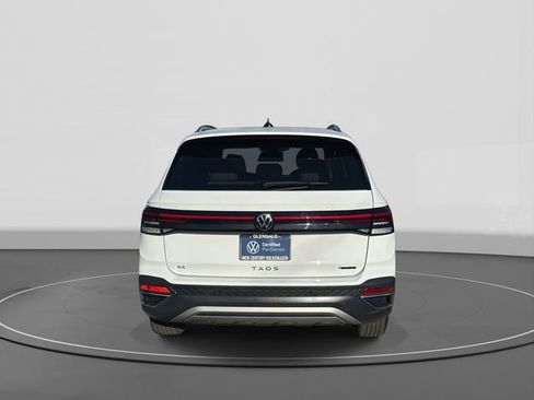 Certified 2025 Volkswagen Taos SE w/ Panoramic Sunroof Package image 4