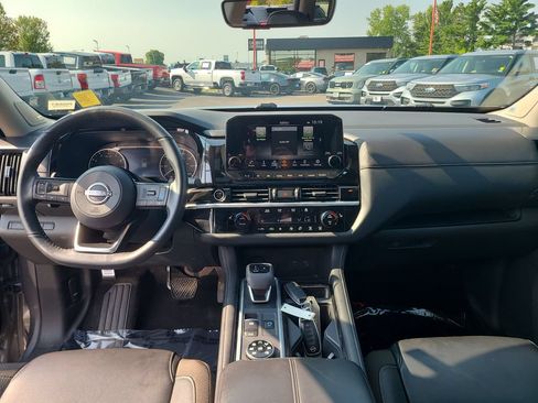 Used 2024 Nissan Pathfinder SL w/ SL Premium Package AWD/4WD image 24