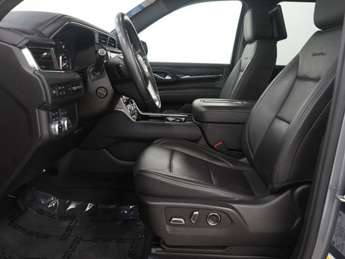 Used 2021 GMC Yukon XL Denali w/ Denali Premium Package image 25