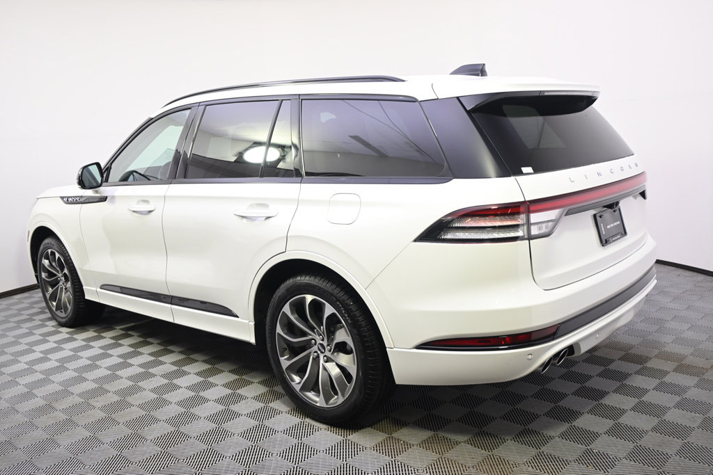 New 2026 Lincoln Aviator AWD image 3