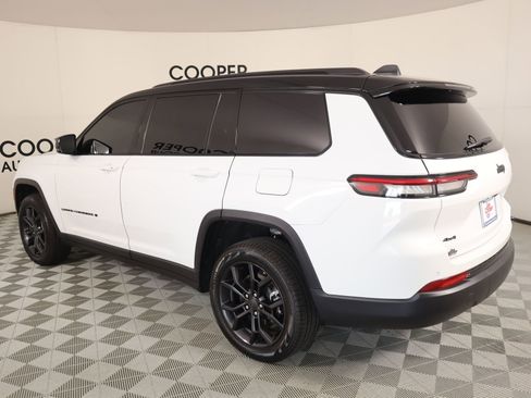 Used 2025 Jeep Grand Cherokee L Limited image 25