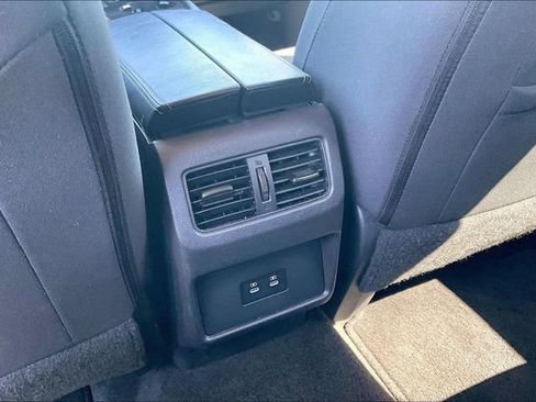 Used 2024 Nissan Rogue SV FWD image 10