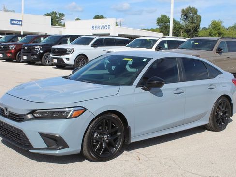 Used 2023 Honda Civic Sport image 3
