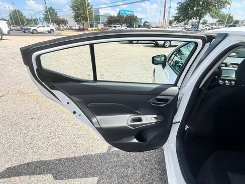Used 2023 Nissan Versa S FWD image 47