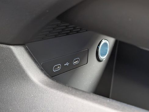 Used 2025 Porsche Macan 4 Electric image 18