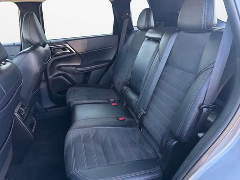 Used 2024 Mitsubishi Outlander SE Black Edition image 13