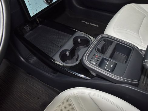 Certified 2025 Ford Mustang Mach-E Premium image 30