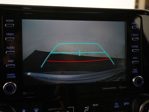 Used 2021 Toyota Highlander XLE FWD image 30