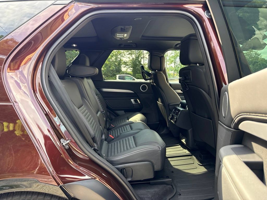 Certified 2026 Land Rover Discovery Limited Edition AWD/4WD image 18