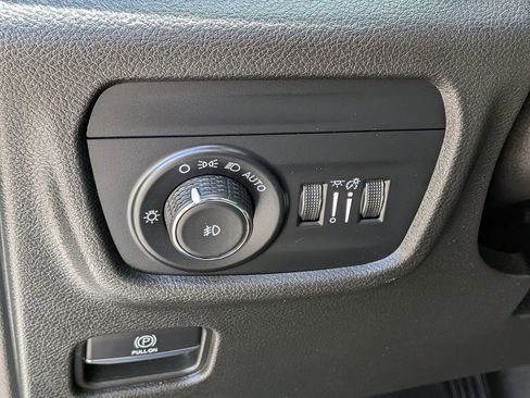 Used 2023 Jeep Grand Cherokee L Limited w/ Black Appearance Package AWD/4WD image 16