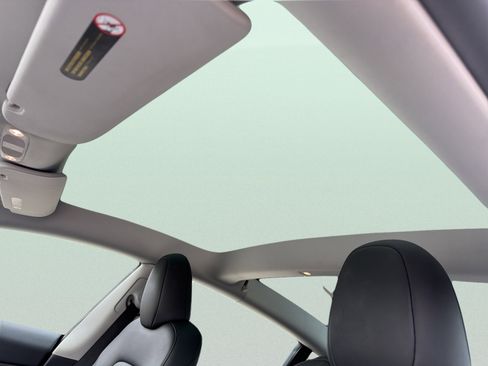 Used 2023 Tesla Model 3 Standard Range RWD image 16