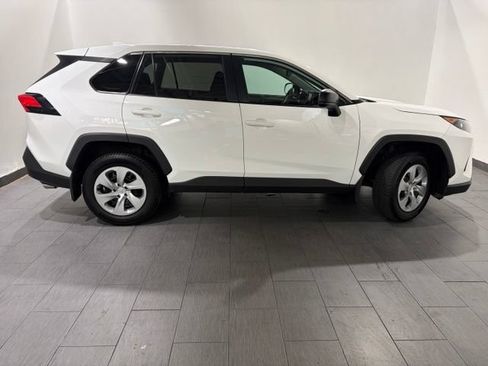 Used 2022 Toyota RAV4 LE AWD/4WD image 6