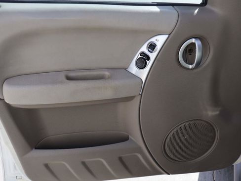 Used 2005 Jeep Liberty Limited AWD/4WD image 7