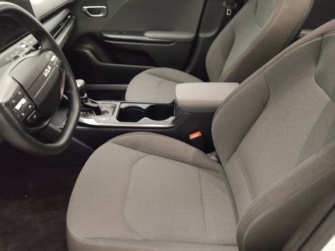Used 2025 Kia K4 FWD image 17