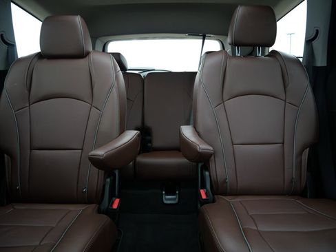 Used 2020 Buick Enclave Avenir w/ Avenir Technology Package FWD image 17