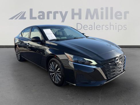 Used 2025 Nissan Altima 2.5 SV FWD image 7