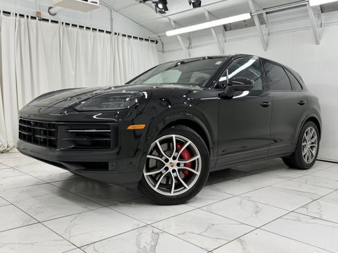 Certified 2025 Porsche Cayenne S AWD/4WD image 6