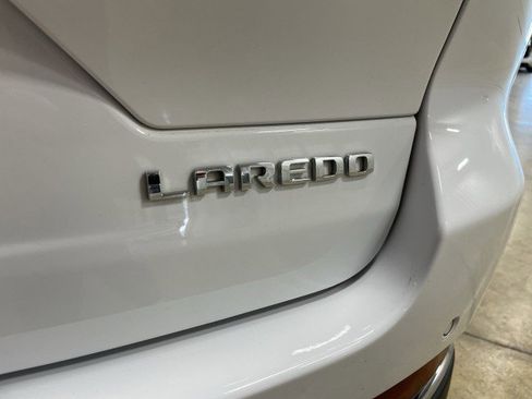 Used 2024 Jeep Grand Cherokee Laredo AWD/4WD image 28