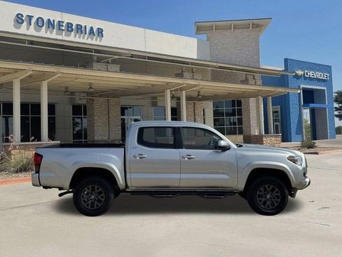 Used 2023 Toyota Tacoma SR5 AWD/4WD image 4