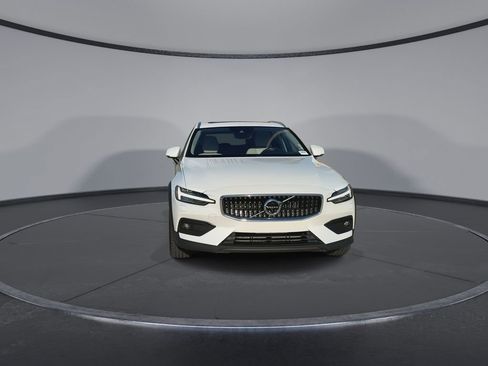 Used 2022 Volvo V60 T5 Cross Country AWD/4WD image 3